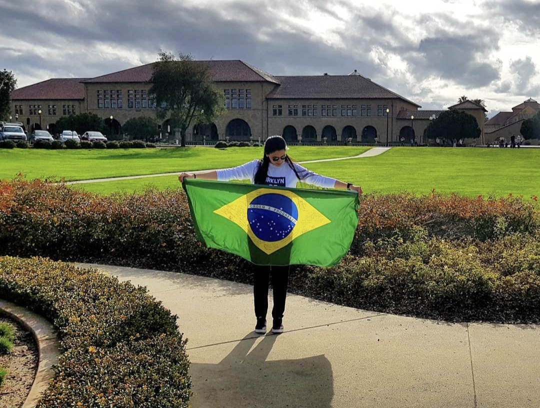 Dra. Flora no campus de Stanford